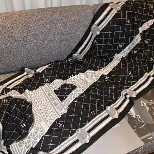 铁塔围巾,欧美风格老佛爷元素_围巾_老佛爷百货怎么样_香奈儿怎么样