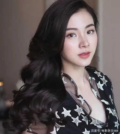 初恋这件小事女主 泰国90后女演员 泰国小清 平采娜·乐维瑟派布恩