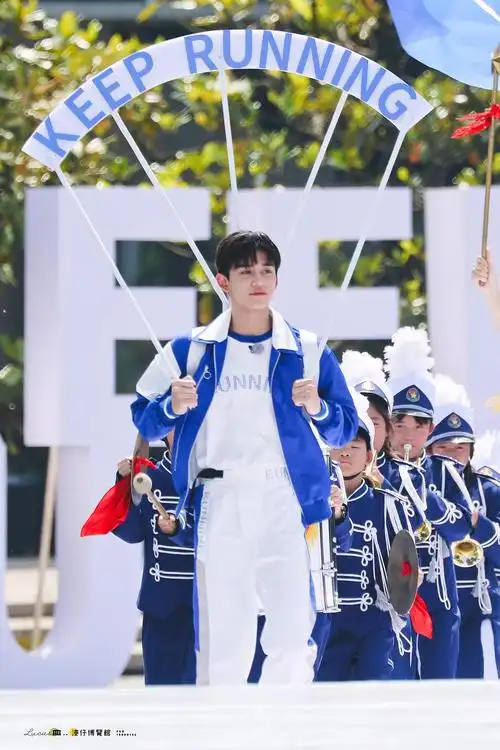 黄旭熙奔跑吧湖洲路透小目标100楼有新图评论区补充