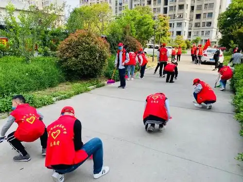 建湖高级中学五一组织学生志愿者开展公益劳动