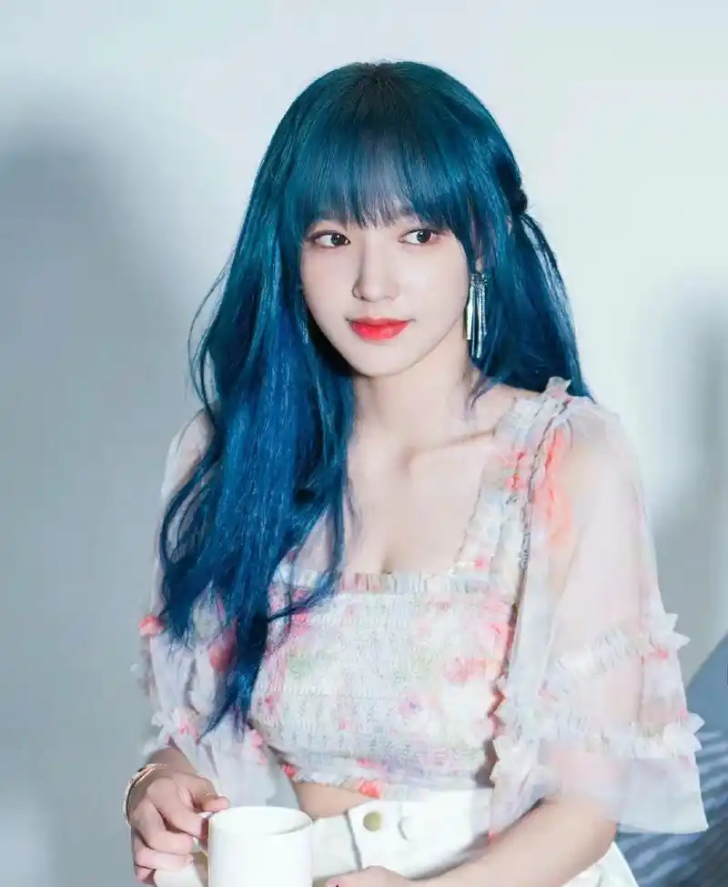 程潇真的什么发色都能够驾驭啊!