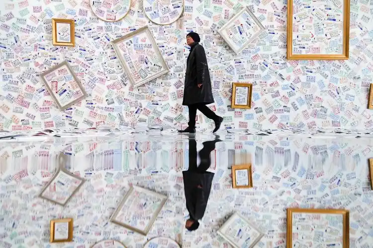 魅族×著名当代艺术家许仲敏「小广告」艺术装置访谈录