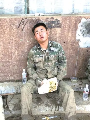 贵州暴雨救援中那些感人的瞬间