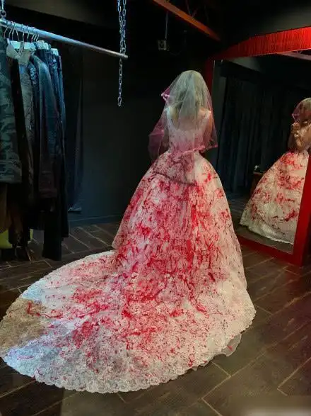 李诞老婆黑尾酱晒出"血色婚纱"网友称创意来自肥牛五花_网易订阅