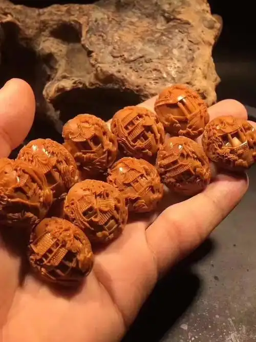 橄榄核雕文盘有讲究