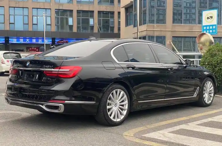 16年16款宝马740li 3.0t豪华型 指导价135.8万 3.