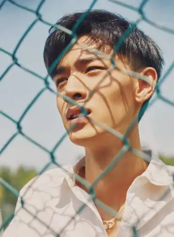 秦名字的成语 (一个小小的建议,仅供参考) 窜入云霄,响彻云霄,九霄云