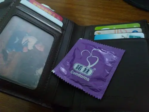 如果发现男友放在钱包里的避孕套不见了而且在开房又死不承认的情况下