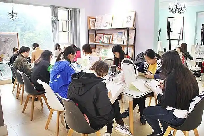 零门槛加入「艺术拼贴」创作工作坊丨关于他/她的满月手绘丨新厅长