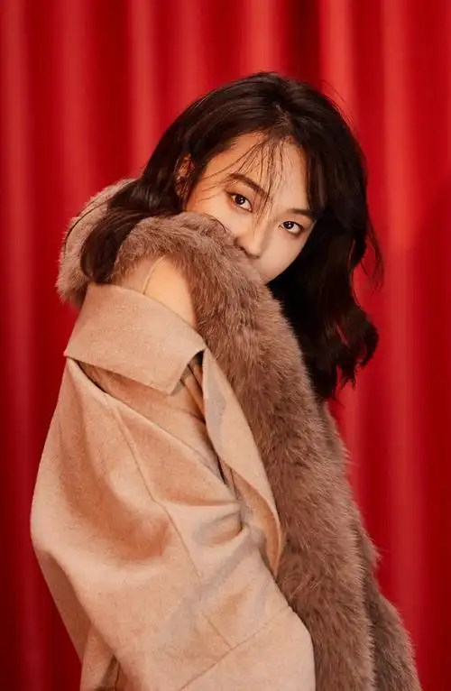 张佳宁性感妩媚时尚写真图片