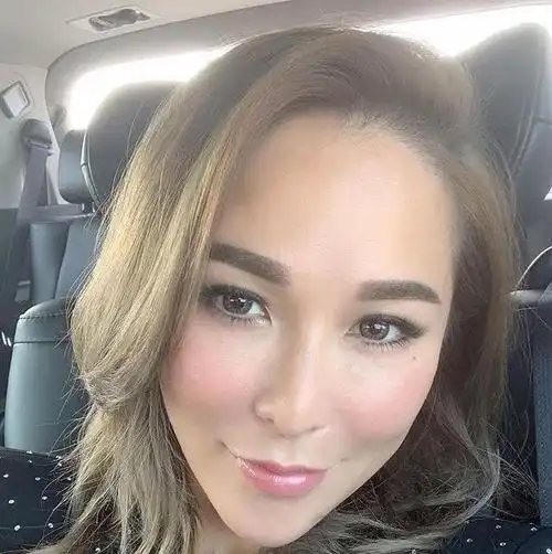 港媒曝刘碧丽与洗米嫂依旧暗自较劲刘碧丽自曝产4胎叫板洗米嫂