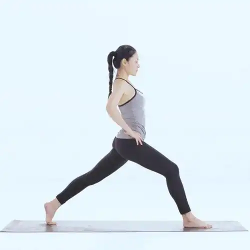 练习这4种弓步延伸的动作,或比深蹲更能有效地提升跑步技术