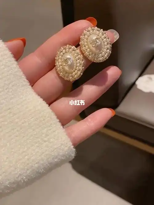 珍珠耳钉_珍珠耳钉_香奈儿怎么样_耳钉_香奈儿耳钉_时尚_配饰_首饰