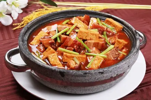 石锅豆腐焖烧肉