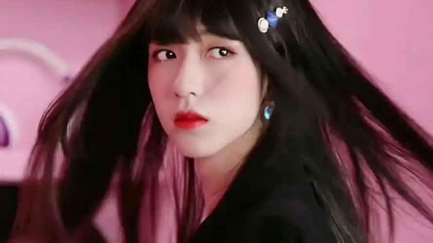 时代少年团贺峻霖"女装"一个字绝!