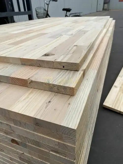 24mm-38mm烘干松木旧集成材门芯料指接板实木烘干木材 杉木工艺桌