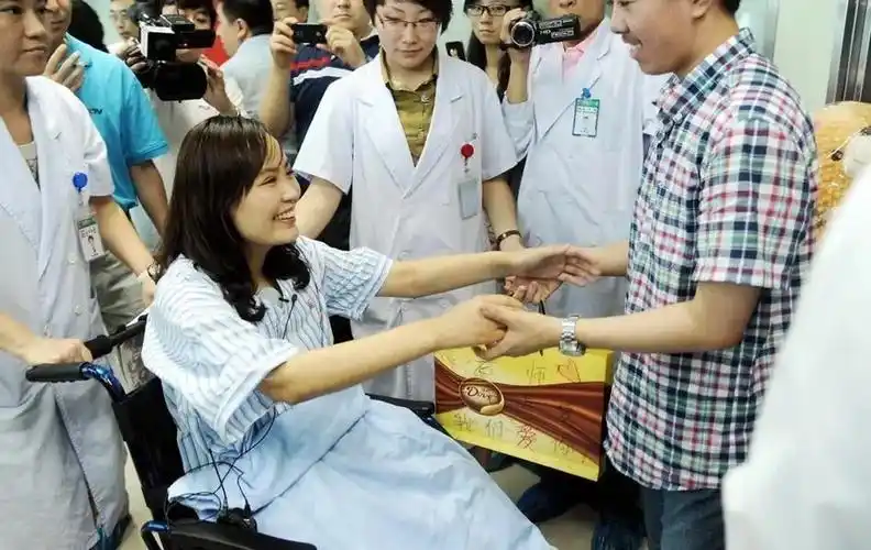 回顾那位为救学生失去双腿的80后美女教师张丽莉,后来怎样了