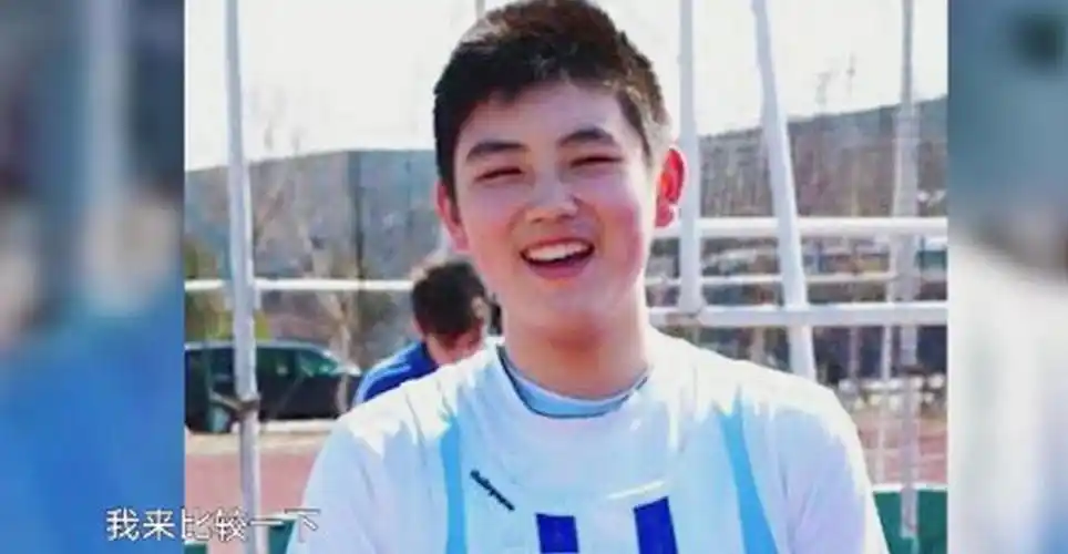 陈飞宇自曝最胖225斤 昔日旧照曝光判若两人