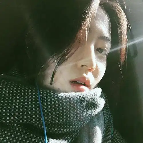 文艺范清新美女头像500x500分辨率图片