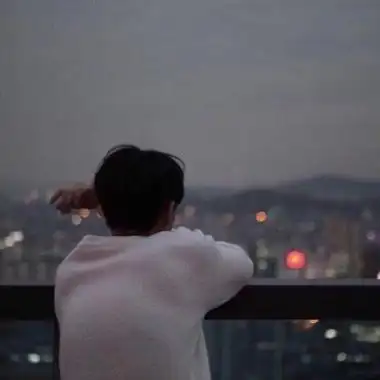 伤感文案头像男头像男分手哭图片