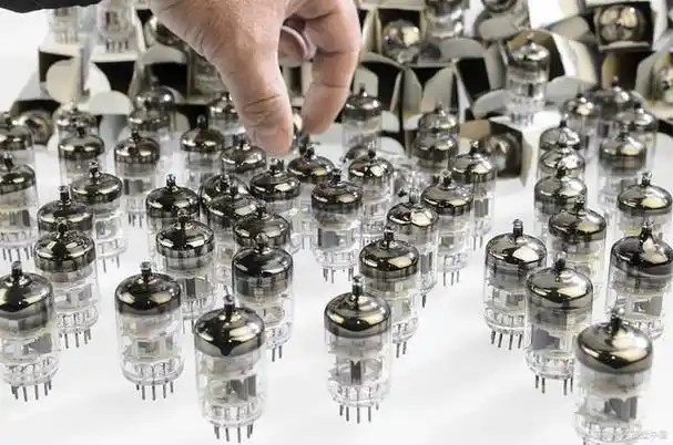 整流,振荡等功能的器件,它是电子学的基础,也是电子时代的开创者