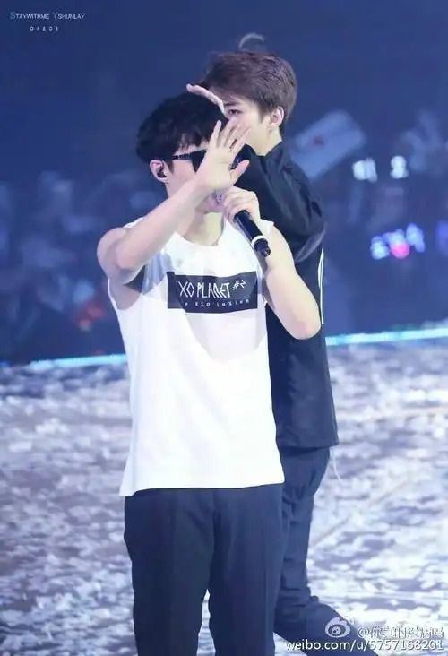 摸头杀# exo 张艺兴 lay 吴世勋 sehun 魂蛋 勋兴