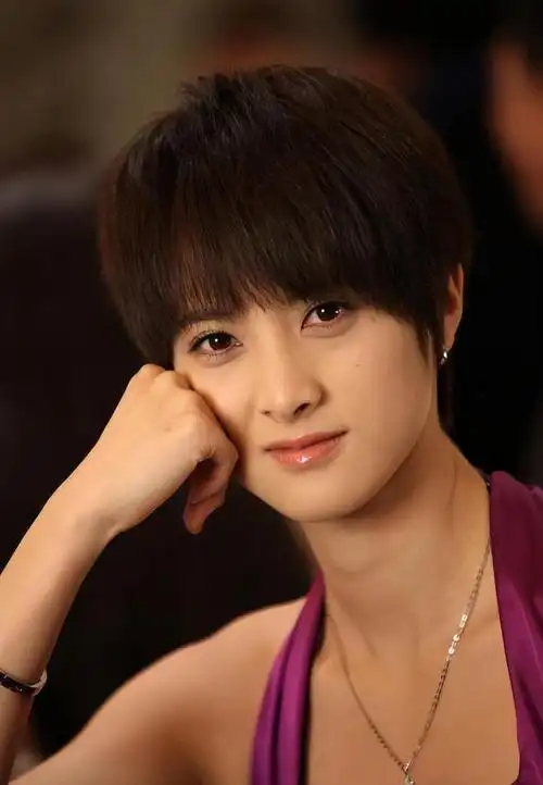 演员隋俊波:事业巅峰时低调结婚生女,如今43岁依然优雅美丽