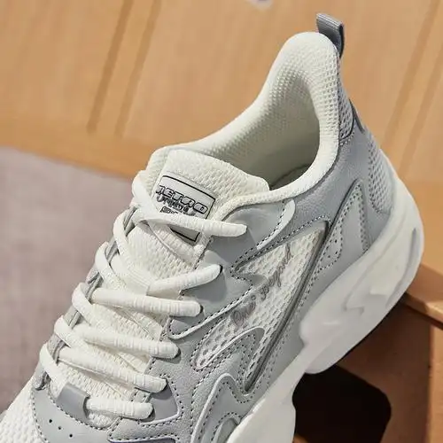 361女鞋运动鞋新款轻便百搭休闲鞋女生透气复古老爹鞋潮