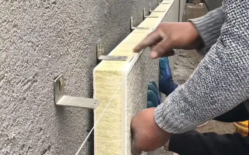 真岩石保温装饰一体板安装工艺