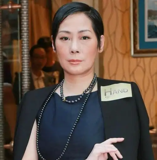 她巅峰时与王菲齐名,任性解约,私生活混乱,今走在街上无人识|关淑怡