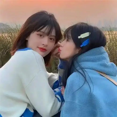 超甜闺蜜头像亲密真人一左一右图片_闺蜜姐妹女生头像_头像屋