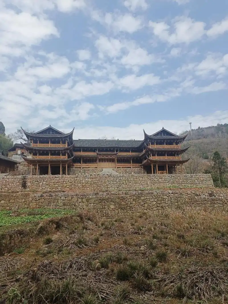 湘西永顺龙锁河:田氏灯戏成遗宝,土家.楼群层叠妙.巨龙盘山又 - 抖音