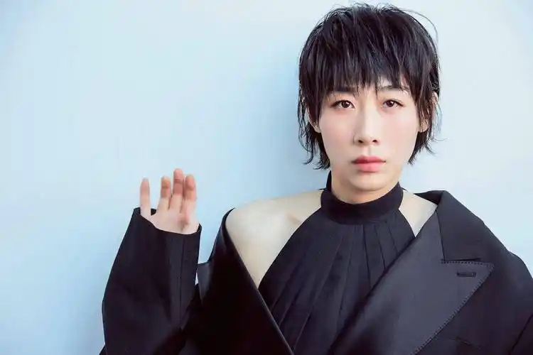 2019年,已婚的任素汐与演员董博喝了一杯奶茶,向妻子李洋提出离婚.