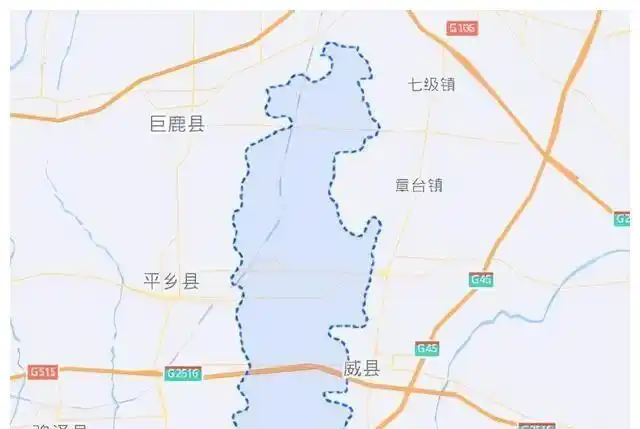 1945年时河北省平乡县为什么选择将县城北迁