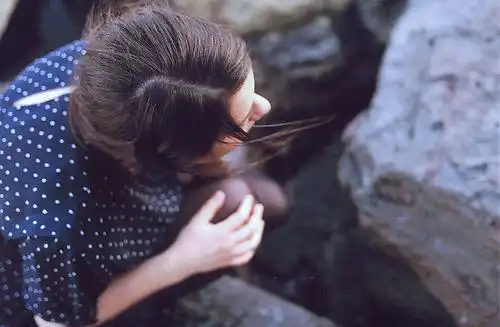 qq意境伤感女生图片