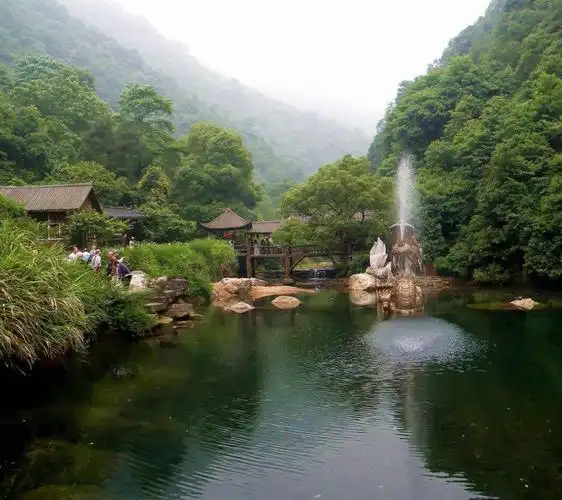 p>杭州白龙潭风景区一个位于杭州市西南的西湖龙坞景区的景点. /p>