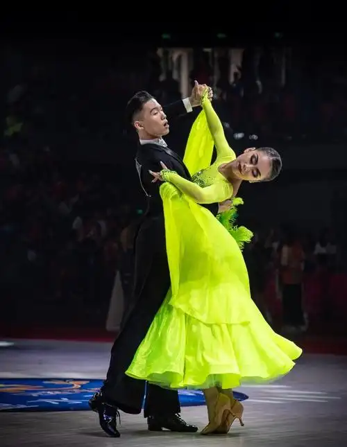 浪漫的摩登舞(华尔兹,探戈)