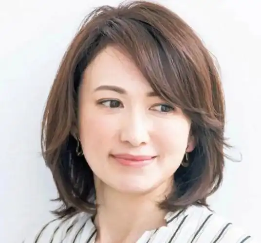 女人四十岁以后,尽量别留长发!试试这3款发型,气质又减龄