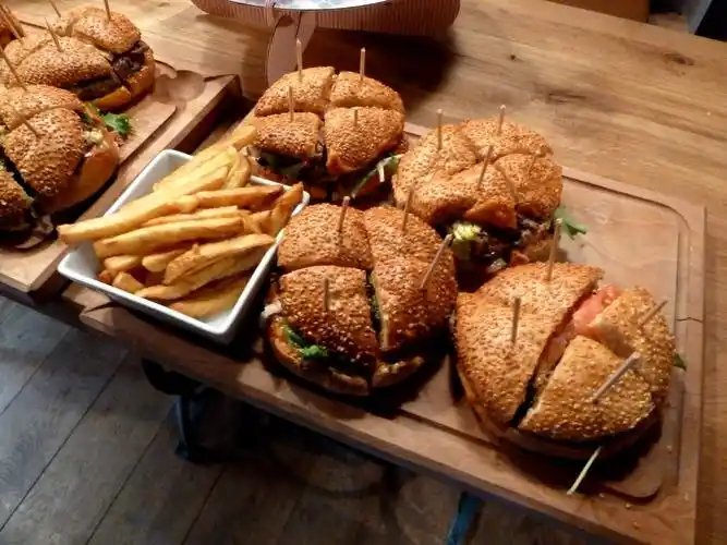 法国哪里有好吃的特色_尝试法国巴黎特色美食餐厅big fernand汉堡店