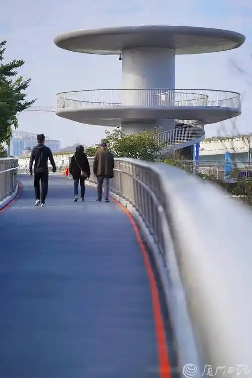 厦门这个地方惊艳了!跟着白敬亭打卡同款"空中走廊"_xianyue_the_步道