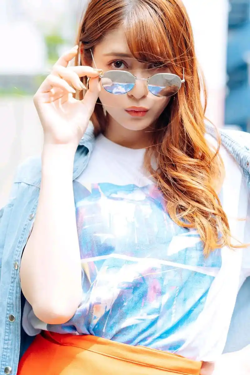 混血美女安洁拉芽衣