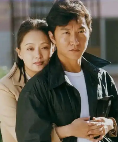 回顾演员赵燕国彰:演张世豪走红,娶了瑞典妻子,活成绝世好男人