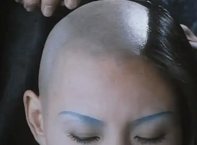 同样是光头造型,陈冲宁静惊艳,孙菲菲殷桃雷人,杨幂太敷衍_头套_头顶