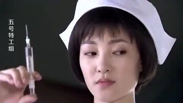 女护士给大叔打针,谁知大叔心怀不轨,女护士直接一针送他归西