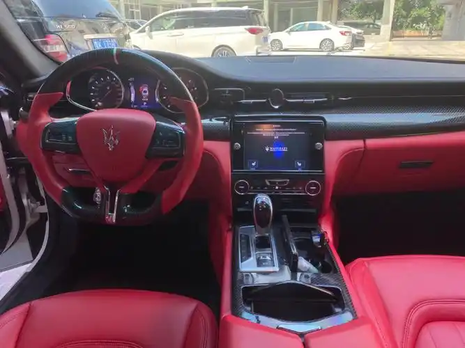 玛莎拉蒂总裁改装新款中控大屏导航仪