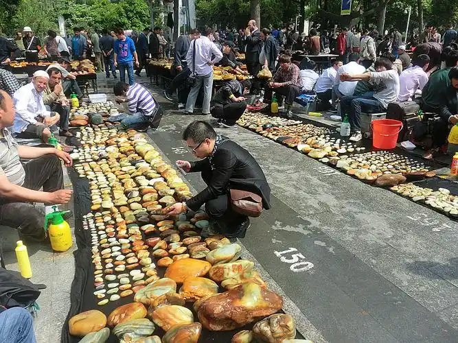 带你走进新疆奇石市场 - 新疆小妖精 - .