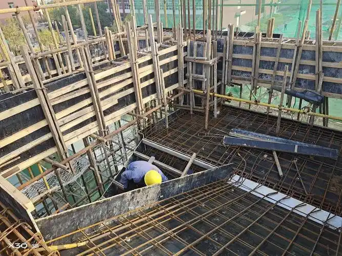 食堂二层楼梯间钢筋绑扎