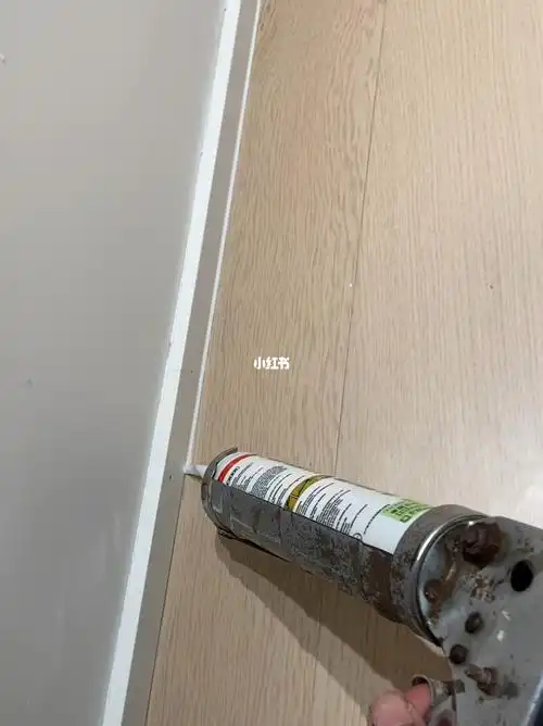 温州瑞安全屋打胶美容胶打玻璃胶收边