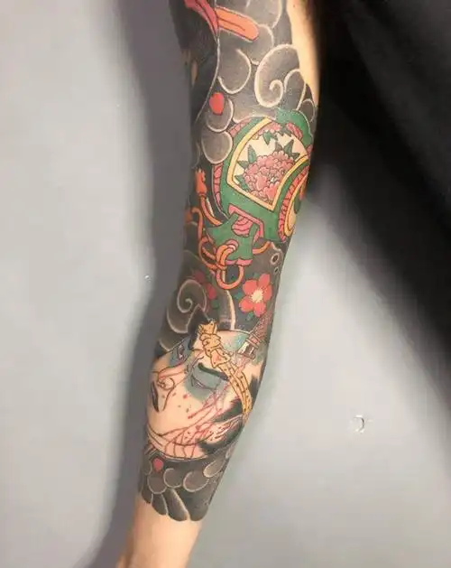 圆5花臂纹身图片_老传统纹身图案