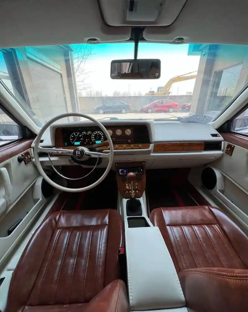 爆改白色桑塔纳普桑 改装桑塔纳.复古双拼色内饰 bbs轮毂